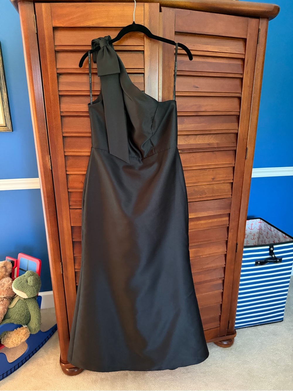 ALFRED SUNG One-Shoulder Black Formal Gown with Bow Accent